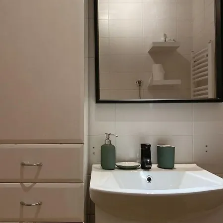 Urban Tranquility: Ns Hideout Apartment *